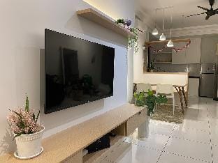 Paradigm Mall, WiFi, Netflix, High floor, Aircon Apartment in Johor Bahru
