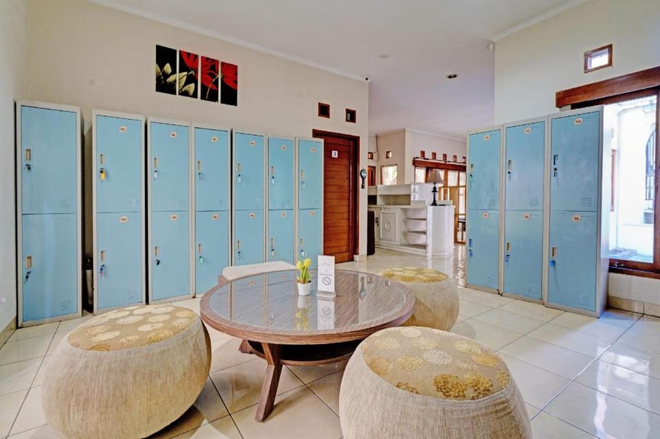 SPOT ON 92975 Aria Hostel Capsul Cihampelas Hotel in Bandung