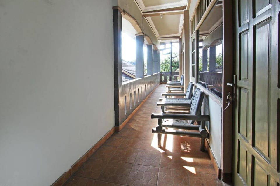 SPOT ON 92973 Madani Syariah Guesthouse Hotel in West Praya