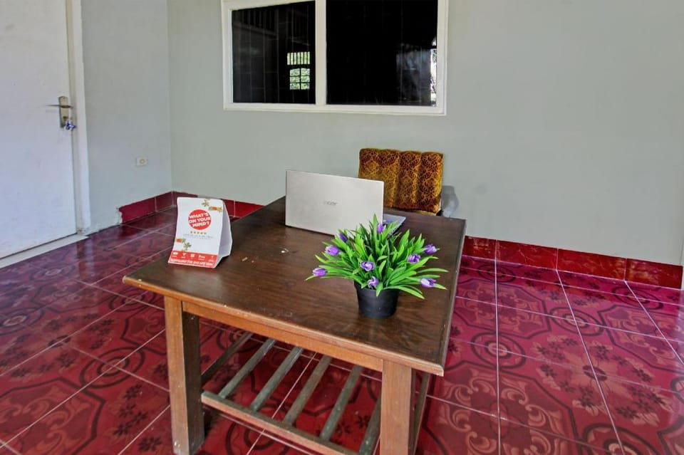 SPOT ON 92973 Madani Syariah Guesthouse Hotel in West Praya