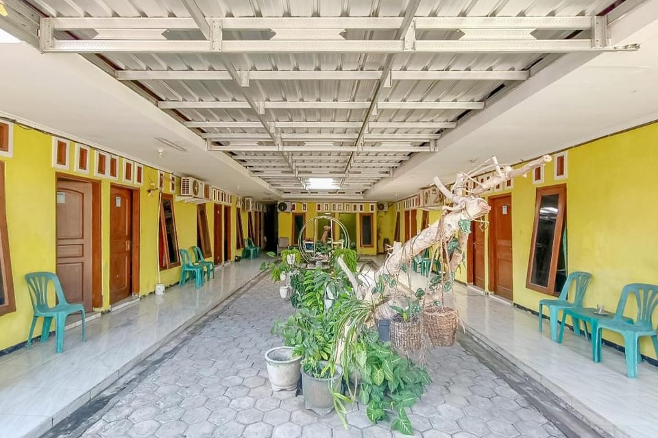 WILUDJENG Guest House Syariah near Alun Alun Sragen Mitra RedDoorz Hotel in East Java