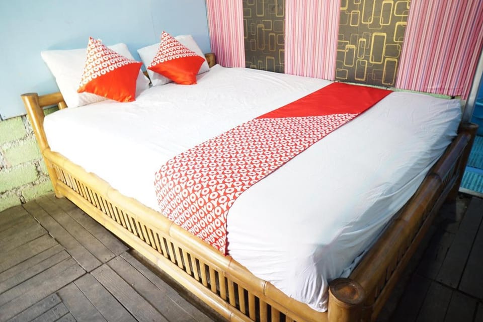 Collection O 93000 Karona Berg Homestay & Cafe Hotel in East Java