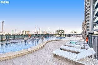 bnbmehomes | Great Value | Works Space | JVC-807 Apartment in Dubai