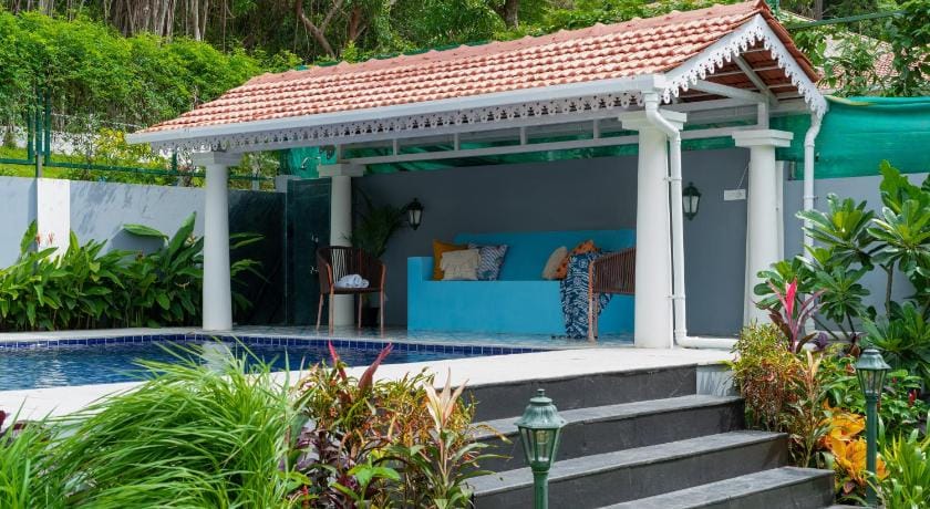 ELIVAAS 5 BHK with Pvt Pool, Entertainment Room & Glass House - Bludoor Vacation rental in Goa, India