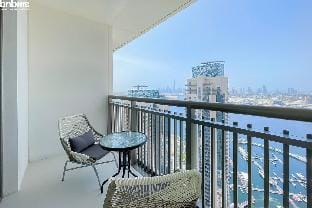 bnbmehomes | Lavish Living Along the Creek-3303 Apartment in Dubai
