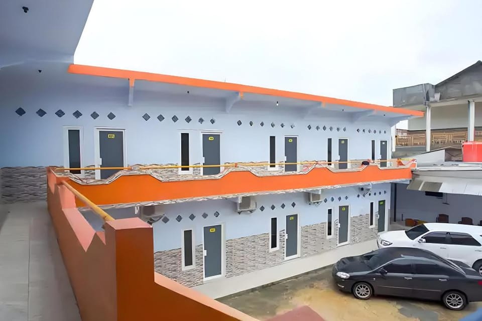 Penginapan Kurnia Sluke Hotel in East Java