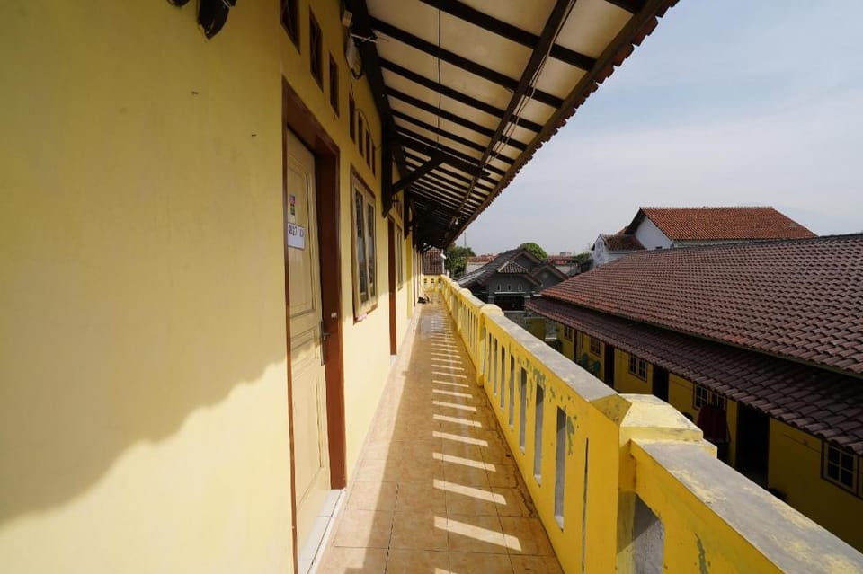 SPOT ON 93005 Berkah Kedawung Syariah  Near Fakultas Farmasi Universitas Muhammadiyah Ahmad Dahlan C Hotel in West Java