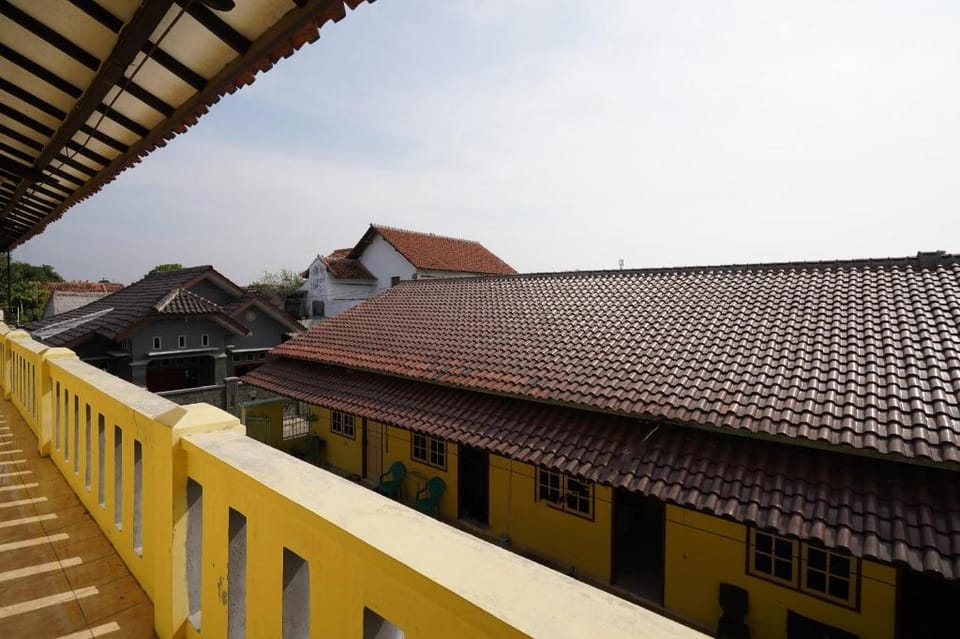 SPOT ON 93005 Berkah Kedawung Syariah  Near Fakultas Farmasi Universitas Muhammadiyah Ahmad Dahlan C Hotel in West Java
