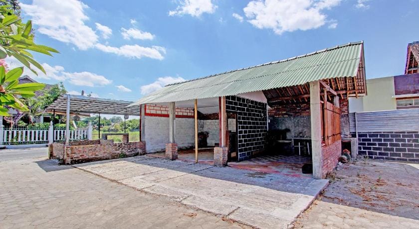 OYO Life 93010 Omah Bareng Syariah Sambisari Hotel in Special Region of Yogyakarta