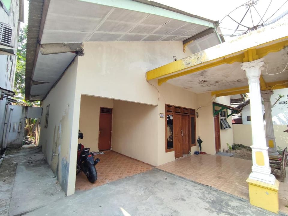SPOT ON 93016 Griya Kamboja Cijantung Hotel in South Jakarta City