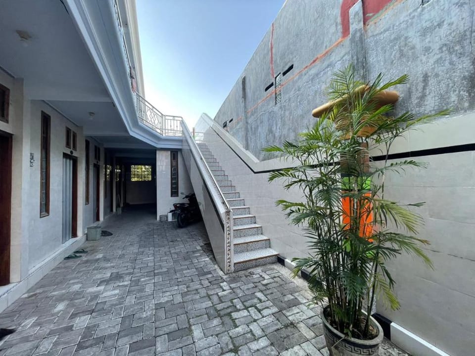 Hotel O Karman's Sari Homestay Syariah Hotel in East Java