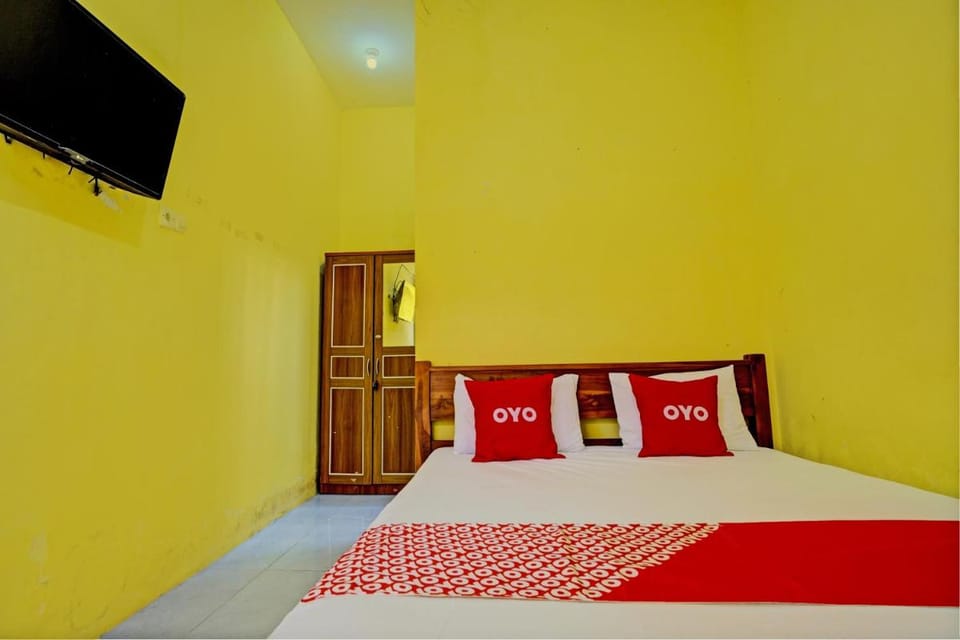 OYO Life 93036 Eddy Homestay Syariah Hotel in East Java
