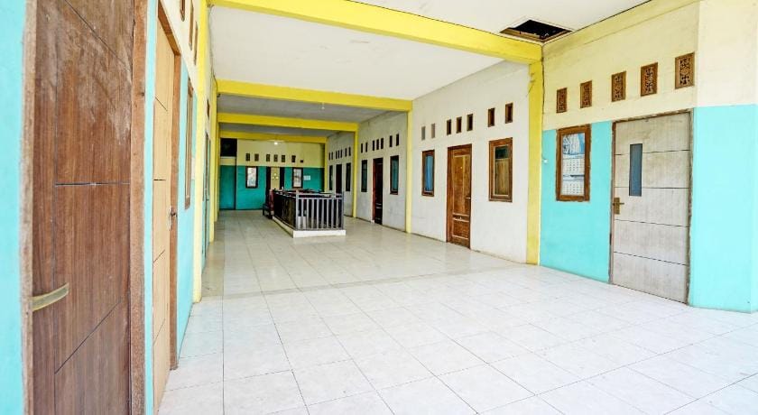 OYO Life 93037 Nova Jaya Homestay Syariah Hotel in East Java