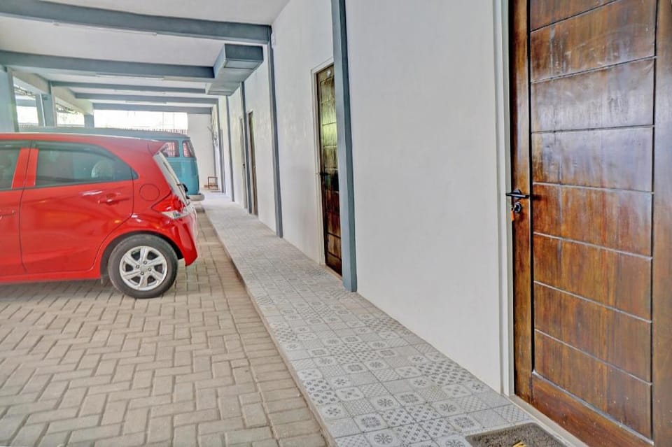 OYO 93040 Calatheya Homestay Syariah Hotel in East Java