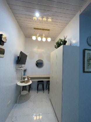Hotel room w/ kitchen and Netflix;center of Davao Vacation rental in Davao City