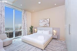 bnbmehomes | High-floor Skyscraper | Sea View-4801 Apartment in Dubai