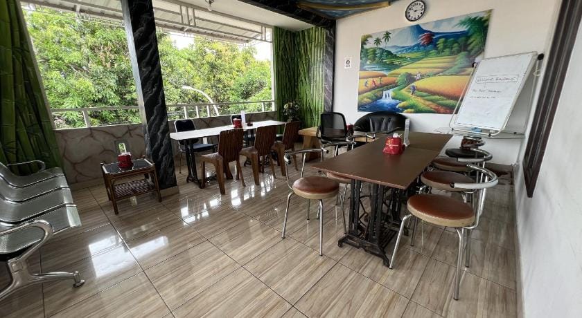 Hotel O Batodupi Guesthouse Syariah Near Buttu Kasambi Hotel in Indonesia