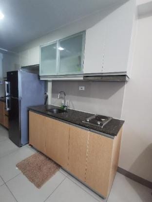 Caleze Properties One Uptown BGC One Bedroom 2 Apartment in Makati