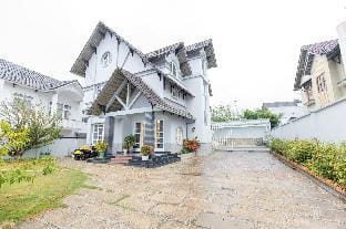 BIỆT THỰ 7 PHÒNG HIỆN ĐẠI, TIỆN NGHI, CÓ CHỖ ĐỖ XE Villa in Dalat
