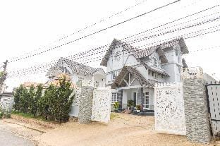 BIỆT THỰ 7 PHÒNG HIỆN ĐẠI, TIỆN NGHI, CÓ CHỖ ĐỖ XE Villa in Dalat