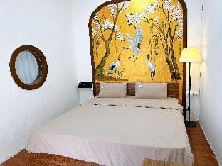 Villa Yellow  Làng Cổ Đường Lâm  Vacation rental in Laos