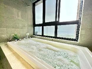 MWHolidayA2910{SeaViewSuite}PrivateBathTub+Balcony Vacation rental in Malacca