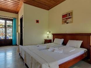 2 houses and 2 studios -small group Apartment in Crete Region