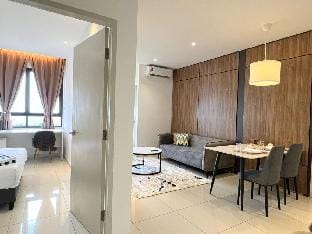 KLIA Studio Suite FREE wifi | Netflix | Pool Apartment in Selangor, Malaysia