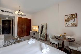 bnbmehomes | Classic Studio| heart of the JVC-b214 Apartment in Dubai