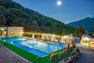Pocheon Story Forest Caravan Glamping Bed and Breakfast in Gyeonggi-do