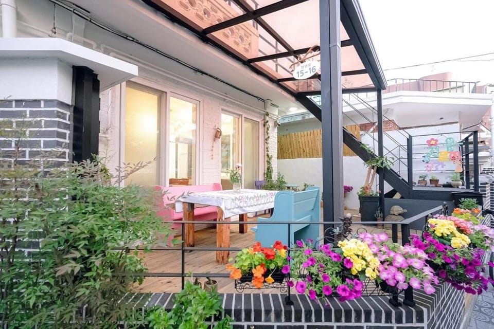Jeonju Hanok Village Artist’s House Sigan Moonui Bed and Breakfast in South Korea