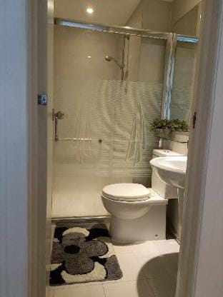 Azure Resorts Condo Parañaque_Family Room_Poolview Vacation rental in Paranaque