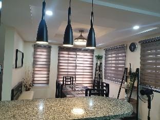 Casa Martine, a modern 3 bedroom home with pool Villa in Angeles