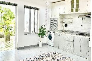 Standard room with King bed, Window and Projector Apartment in Cambodia