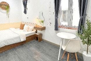 Standard room with King bed, Window and Projector Apartment in Cambodia