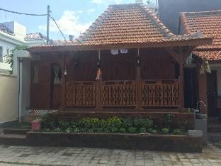 Bharata Beach House Vacation rental in Blahbatuh
