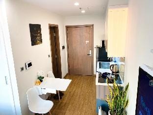Luxury Apartment Vinhomes Greenbay near My Dinh  Apartment in Laos