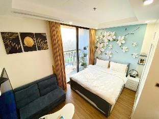 Luxury Apartment Vinhomes Greenbay near My Dinh  Apartment in Laos