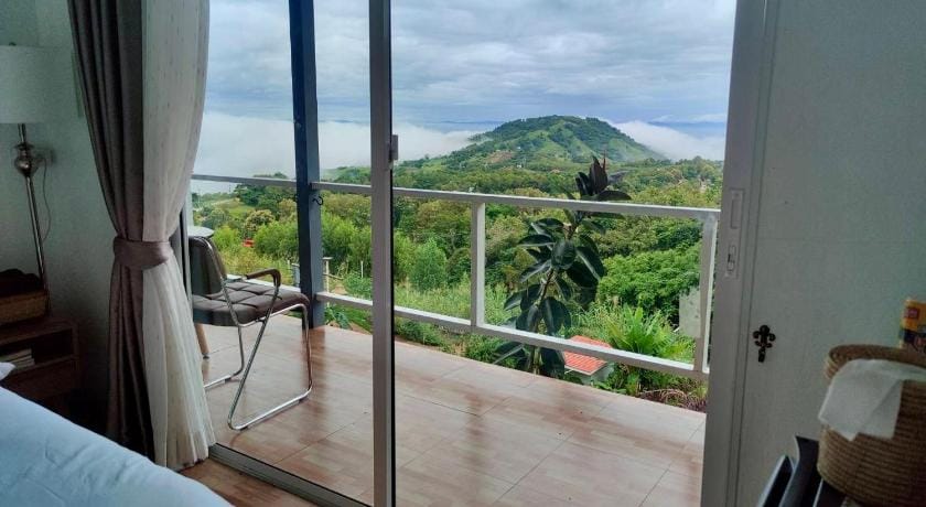 Cassandra Khaokho Resort Bed and Breakfast in Laos