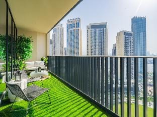 Spacious Apt With Incredible Canal and Park Views Vacation rental in Dubai