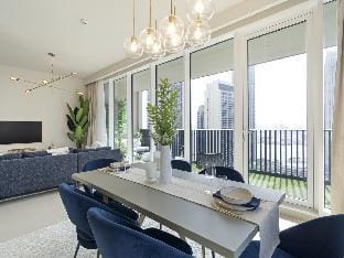 Spacious Apt With Incredible Canal and Park Views Vacation rental in Dubai