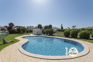 BnB Homes Large Apartment with 2 bedrooms & pool  Apartment in Guia