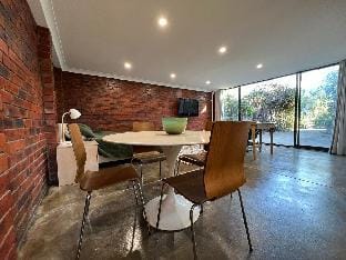 Chic 1 Bedroom Studio in the Heart of Elsternwick Vacation rental in Melbourne