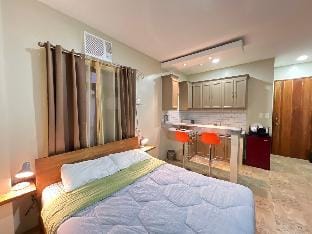 Condo unit with Free Pool Access Apartment in Angeles