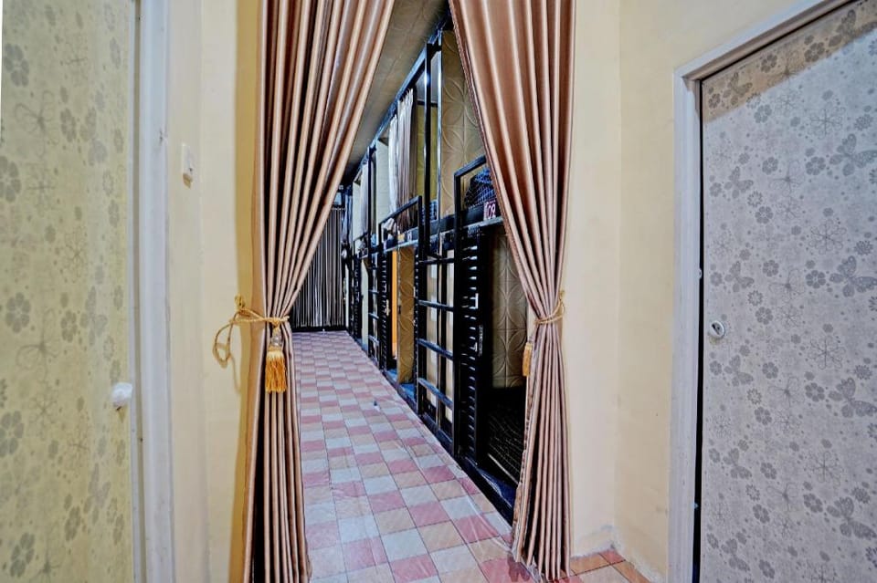 OYO Life 92980 Luxury Capsule Homestay Hotel in East Java