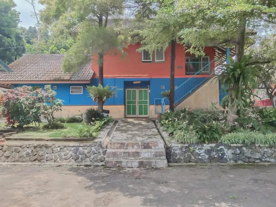Villa Anyelir Yustik Mitra RedDoorz Hotel in West Java