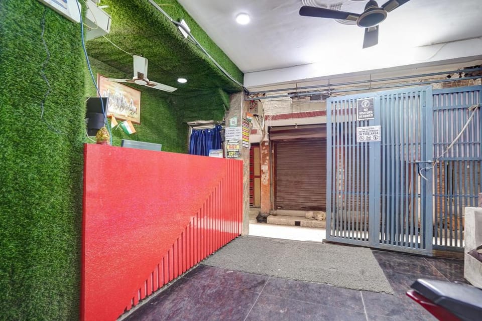 Hotel Twamev Couple Friendly Laxmi Nagar Hotel in New Delhi