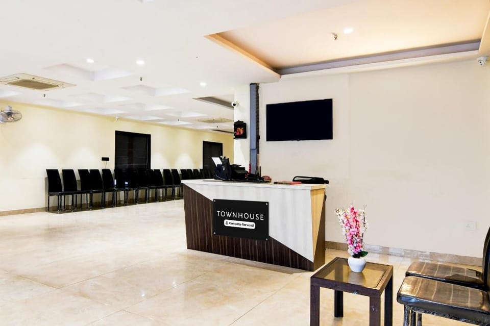 Super Townhouse New Town Near DLF Hotel in Kolkata