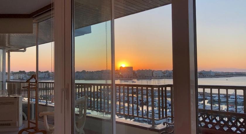 Solo Atico Guest Suites Bed and Breakfast in L'Escala