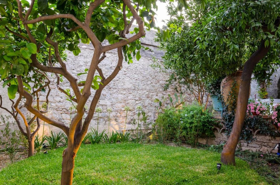 Neró Rooms Bed and Breakfast in Taormina